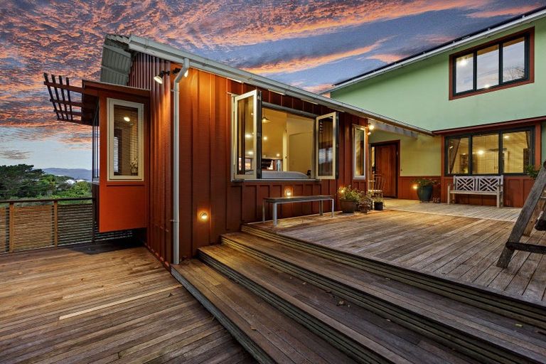 Photo of property in 12-12a Maungaraki Road, Korokoro, Lower Hutt, 5012