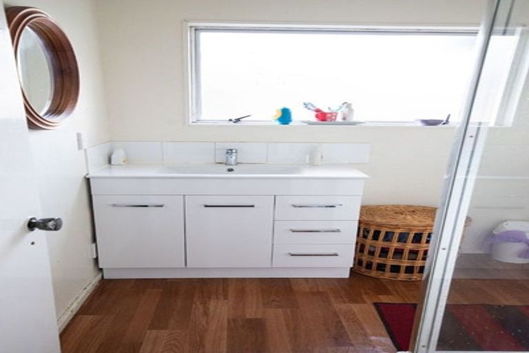 Photo of property in 2/137 Titirangi Road, New Lynn, Auckland, 0600