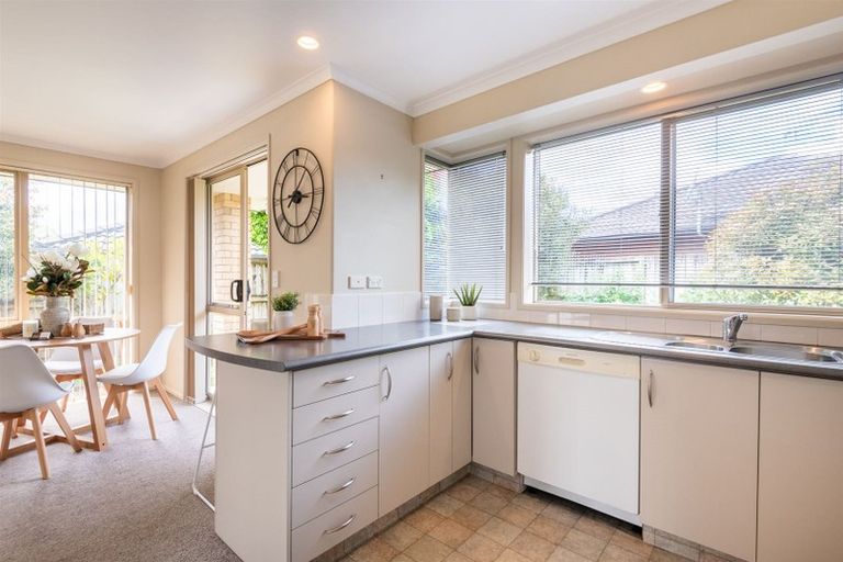 Photo of property in 4 Willscarlet Lane, Hamilton East, Hamilton, 3216