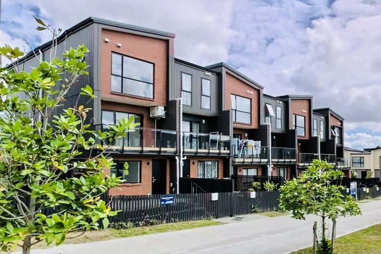 Photo of property in 19 Papatahi Lane, Flat Bush, Auckland, 2019