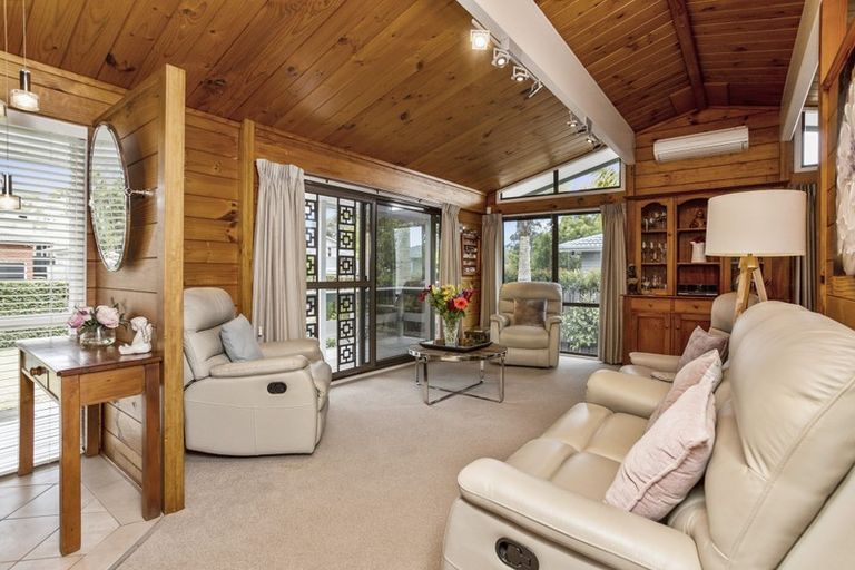 Photo of property in 3 Waterlea Avenue, Mangere Bridge, Auckland, 2022