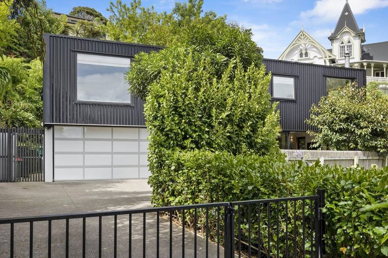 Photo of property in 76 Cutfield Road, New Plymouth, 4310