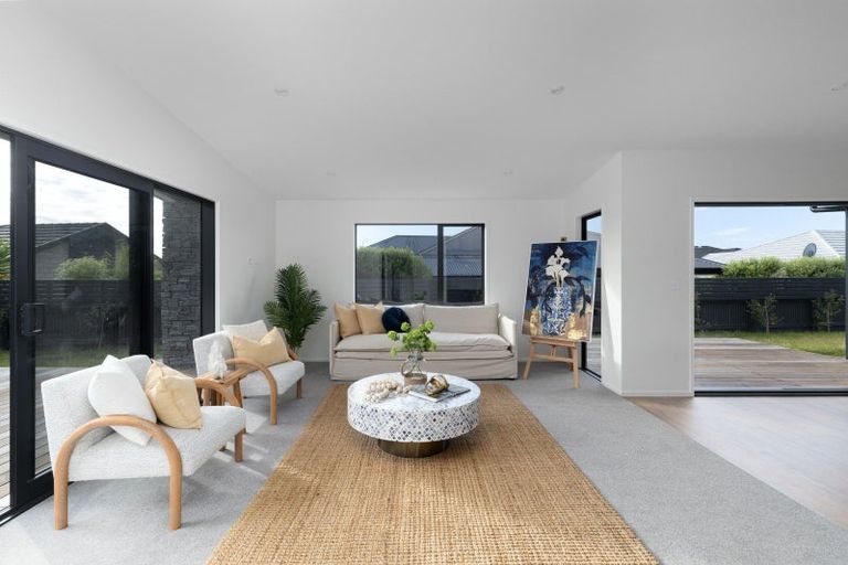 Photo of property in 2 Marsden Place, Hurworth, New Plymouth, 4310