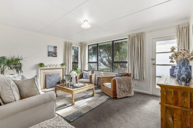 Photo of property in 43 Waiuta Street, Titahi Bay, Porirua, 5022