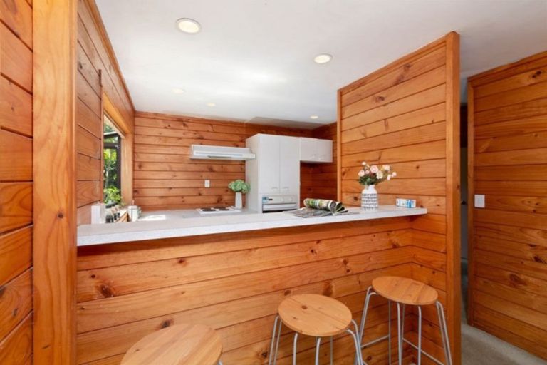 Photo of property in 2/62 Hillcrest Avenue, Hillcrest, Auckland, 0627