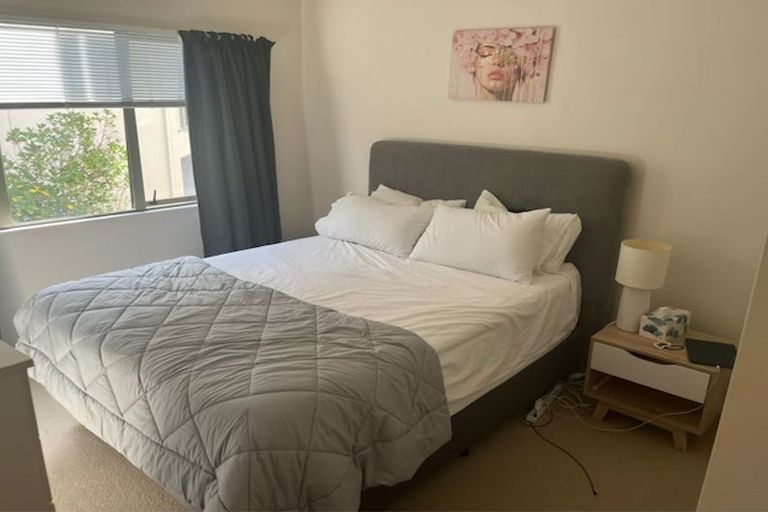 Photo of property in The Haven, 9/120 Beach Haven Road, Beach Haven, Auckland, 0626