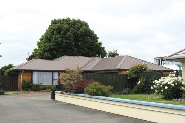 Photo of property in 75a Toorak Avenue, Avonhead, Christchurch, 8042