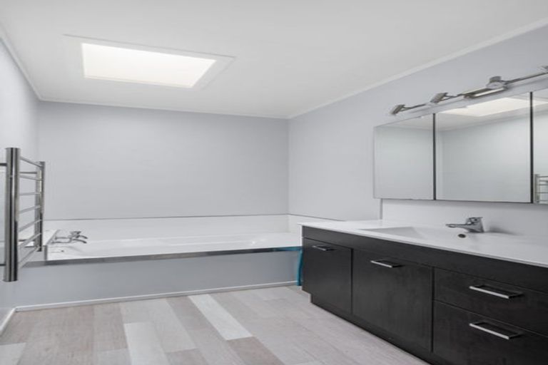 Photo of property in 2 Ngarimu Place, Mount Maunganui, 3116