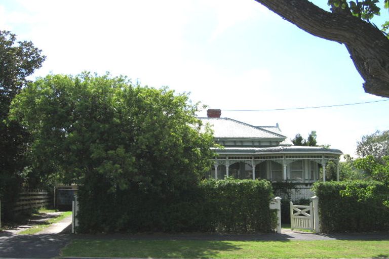 Photo of property in 19 Summer Street, Stanley Point, Auckland, 0624