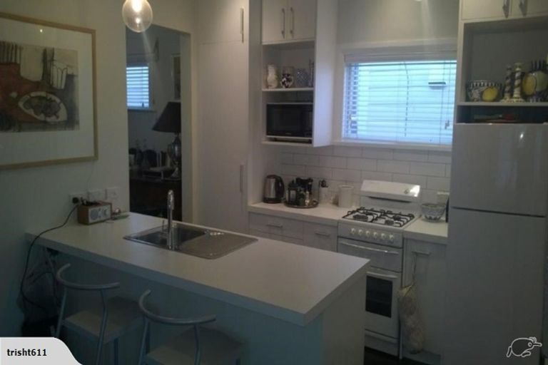 Photo of property in 9 Herald Terrace, Berhampore, Wellington, 6023