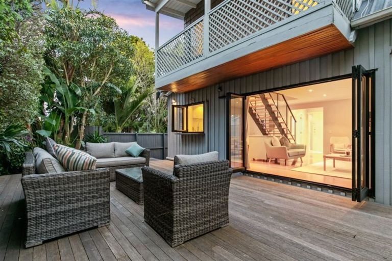 Photo of property in 193a Queen Street, Northcote Point, Auckland, 0627