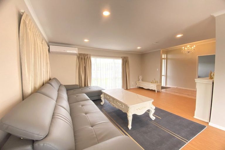 Photo of property in 9 Caragh Place, East Tamaki, Auckland, 2016