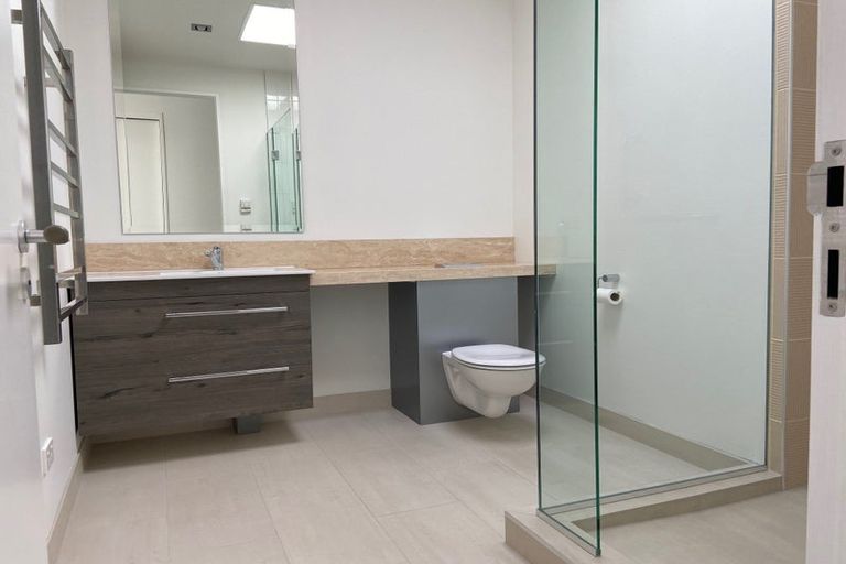 Photo of property in 7/258 Hurstmere Road, Takapuna, Auckland, 0622