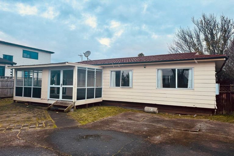 Photo of property in 1/3 Seddon Avenue, Papatoetoe, Auckland, 2104
