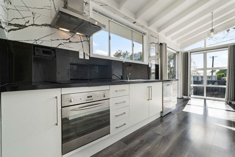 Photo of property in 2 Muir Avenue, Mangere Bridge, Auckland, 2022