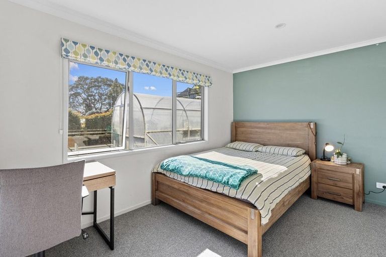 Photo of property in 17 Redwood Crescent, Hurdon, New Plymouth, 4310