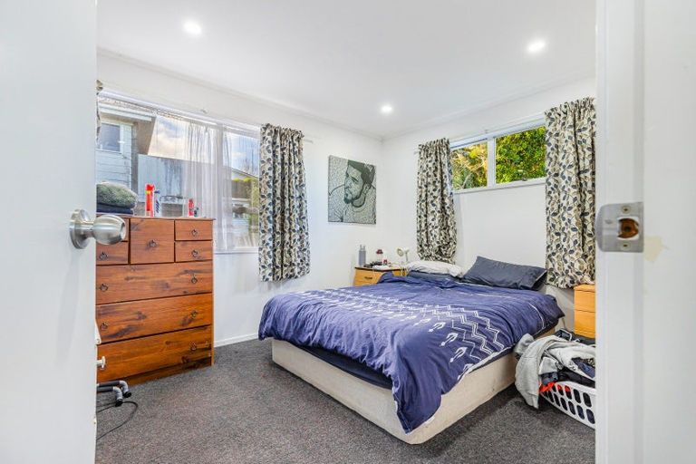 Photo of property in 14 Kemp Road, Massey, Auckland, 0614