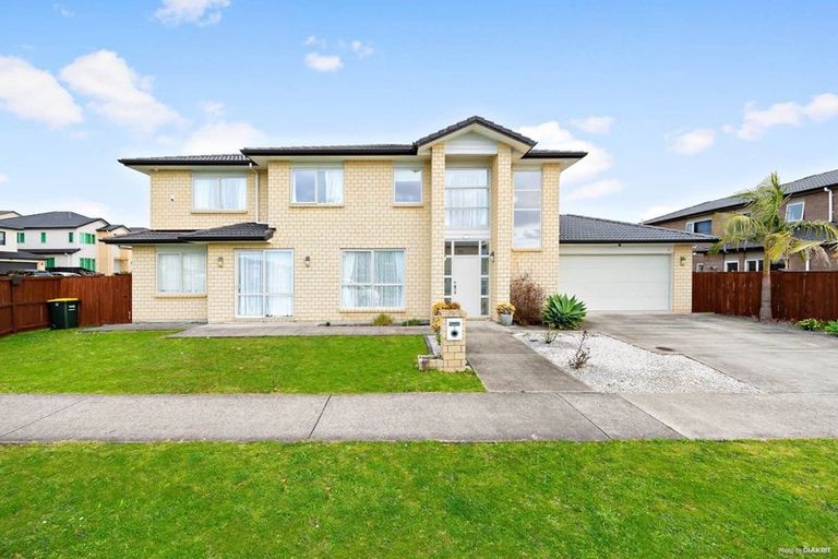 Photo of property in 1 Sunshine Lane, Flat Bush, Auckland, 2019