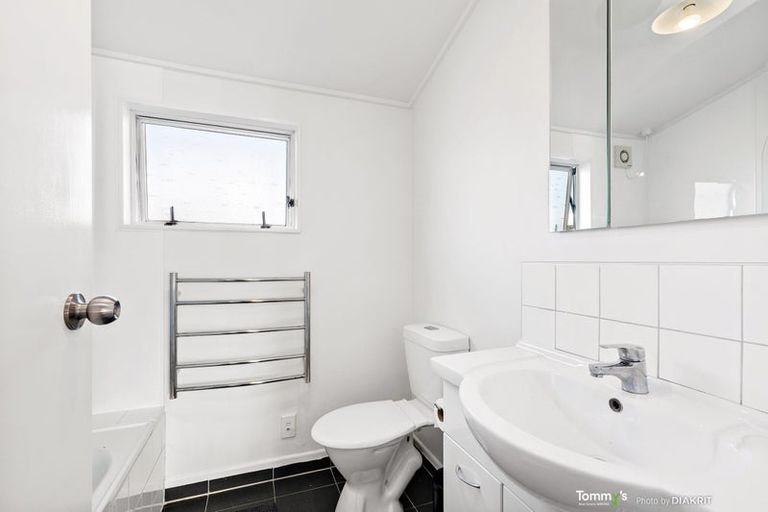 Photo of property in 2/21 Islington Street, Trentham, Upper Hutt, 5018