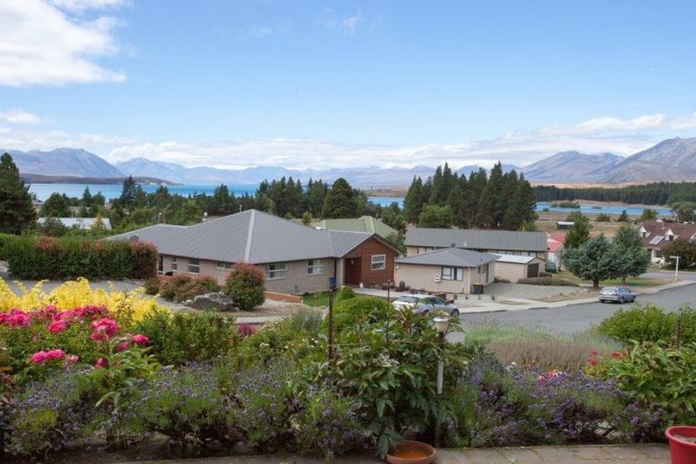 Photo of property in 4 Hamilton Drive, Lake Tekapo, 7999