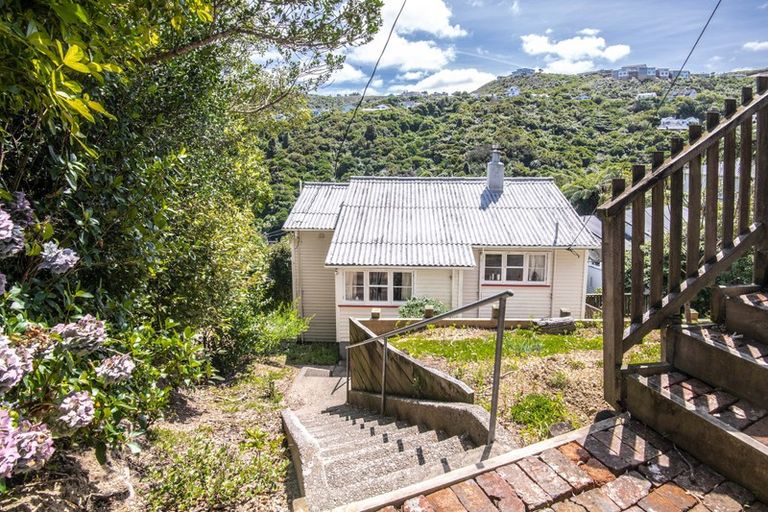 Photo of property in 21 Montgomery Avenue, Karori, Wellington, 6012