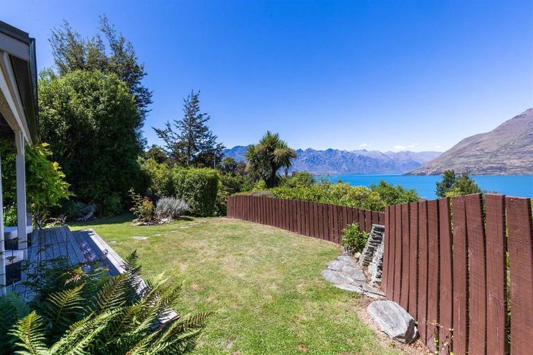 Photo of property in 11 Evergreen Place, Sunshine Bay, Queenstown, 9300