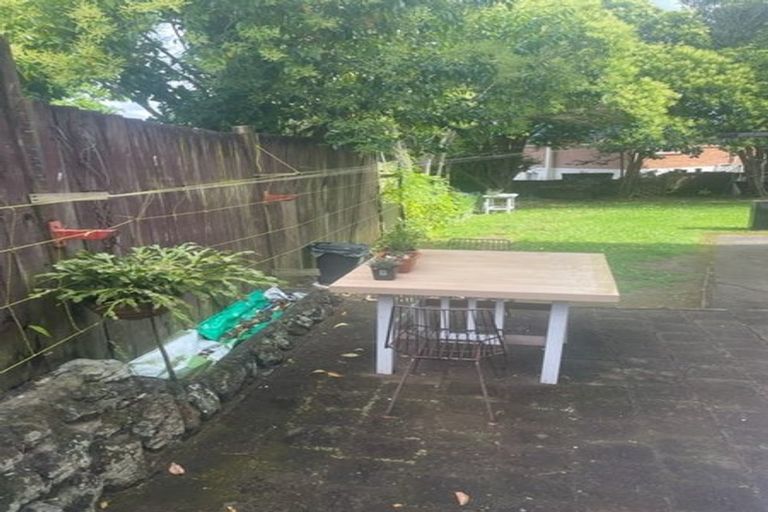 Photo of property in 2 Easton Park Parade, Glenfield, Auckland, 0629