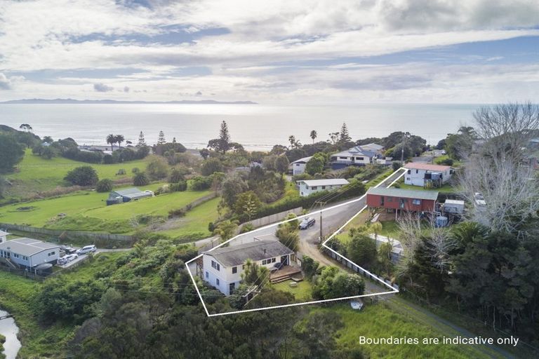 Photo of property in 19 Seaview Road, Cable Bay, 0420