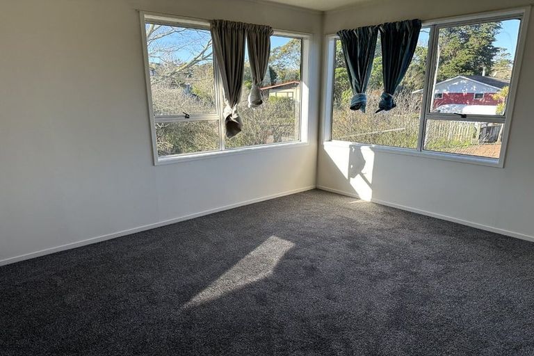 Photo of property in 19 St Catherine Crescent, West Harbour, Auckland, 0618