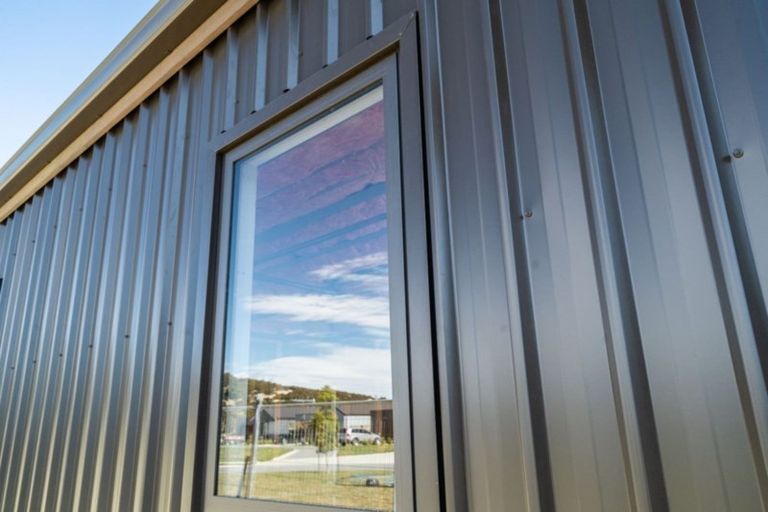 Photo of property in 17 Mount Creighton Crescent, Wanaka, 9305