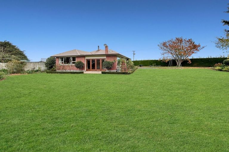 Photo of property in Selwyn Lake Road, Leeston, 7683