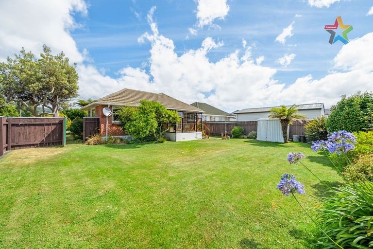 Photo of property in 1 Craig Grove, Elderslea, Upper Hutt, 5018