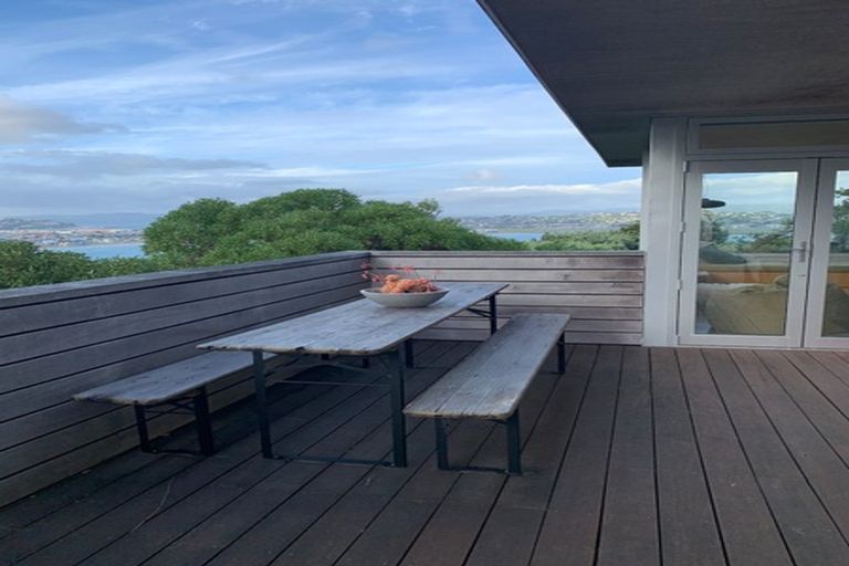 Photo of property in 15 Hungerford Road, Lyall Bay, Wellington, 6022