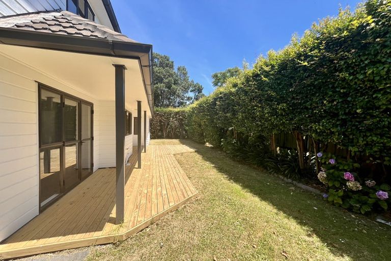 Photo of property in 2/5 Seacliffe Avenue, Belmont, Auckland, 0622