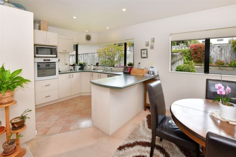 Photo of property in 2/12 Sundown Avenue, Manly, Whangaparaoa, 0930