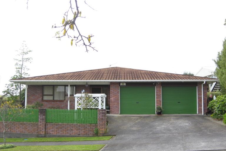 Photo of property in 8 La Salle Drive, Westown, New Plymouth, 4310