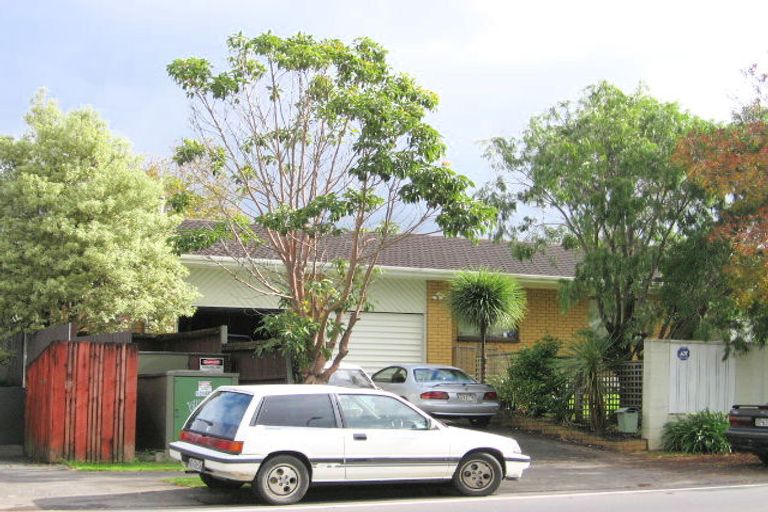 Photo of property in 43 Botany Road, Botany Downs, Auckland, 2010