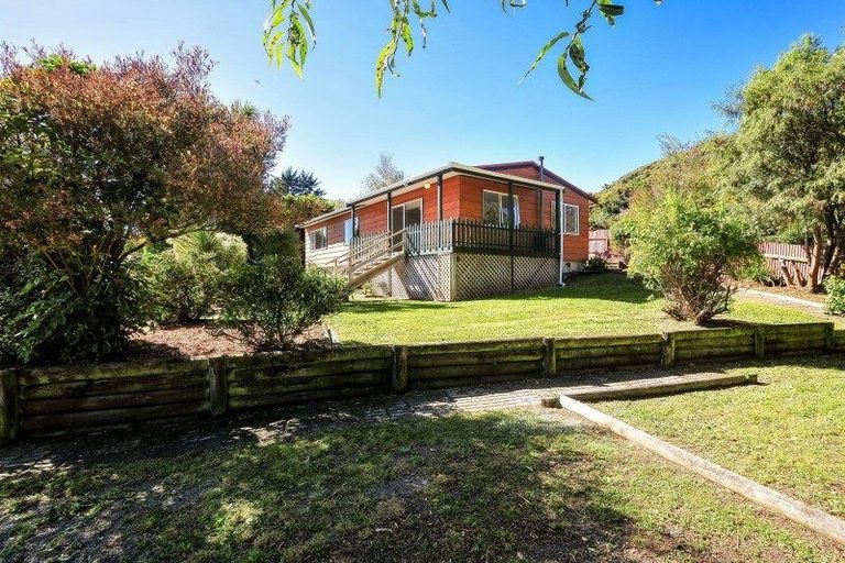 Photo of property in 19 Oaklands Grove, Clouston Park, Upper Hutt, 5018