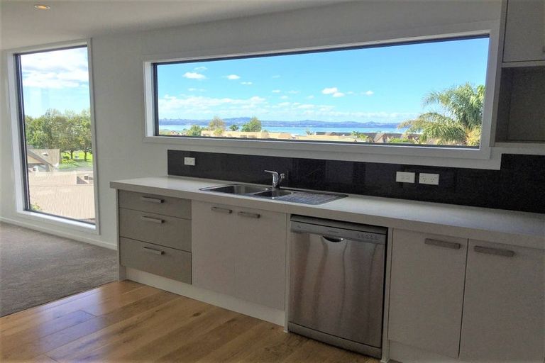 Photo of property in Bella Vista, 3g/84 Gunner Drive, Te Atatu Peninsula, Auckland, 0610