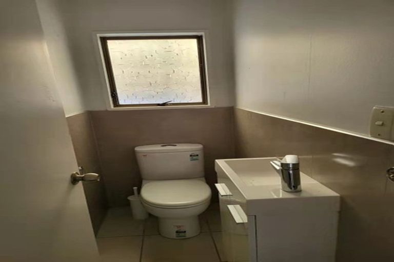 Photo of property in 81 College Road, Northcote, Auckland, 0627