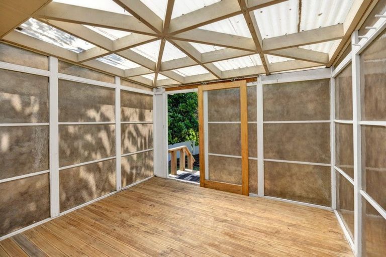 Photo of property in 37 Awanui Street, Merrilands, New Plymouth, 4312