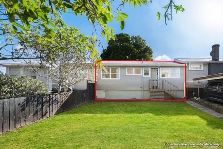 Photo of property in 2/14 Ozich Avenue, Te Atatu South, Auckland, 0610