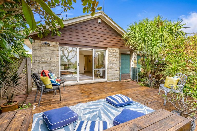 Photo of property in 41 Headcorn Place, Botany Downs, Auckland, 2010