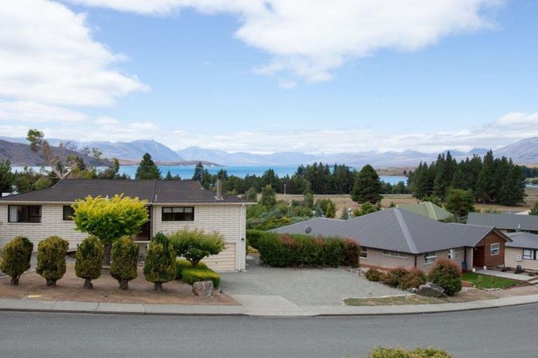 Photo of property in 4 Hamilton Drive, Lake Tekapo, 7999