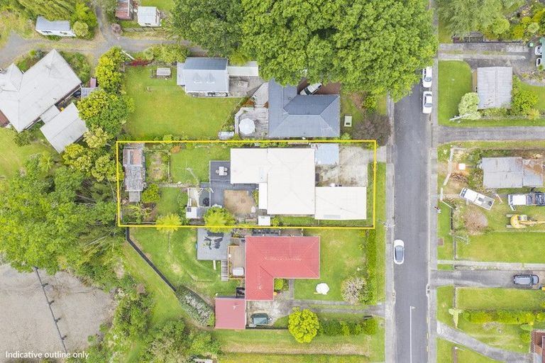 Photo of property in 28 Lowtherhurst Road, Massey, Auckland, 0614