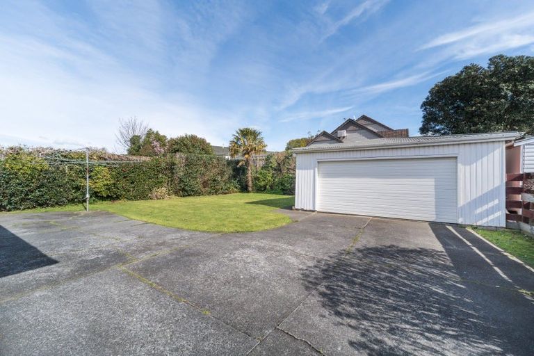 Photo of property in 76 Wikiriwhi Crescent, Awapuni, Palmerston North, 4412