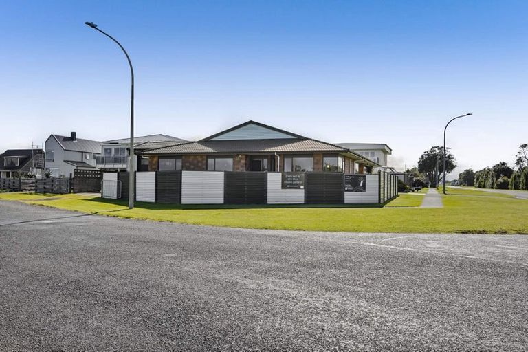 Photo of property in 2 Heaphy Road, Opunake, 4616