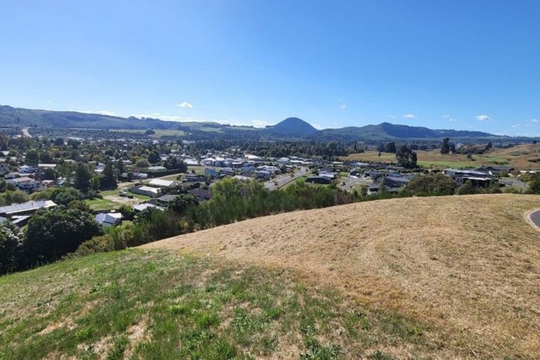 Photo of property in 34 Peregrine Place, Kinloch, Taupo, 3377