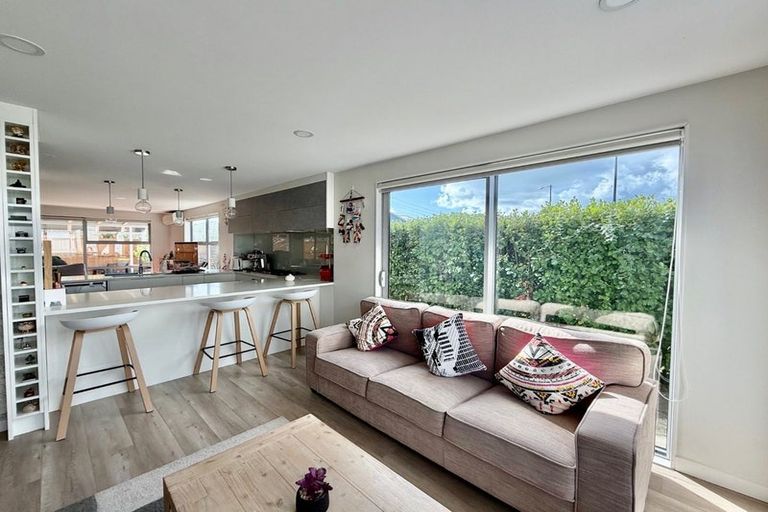 Photo of property in 7 Peat Way, Takanini, 2112