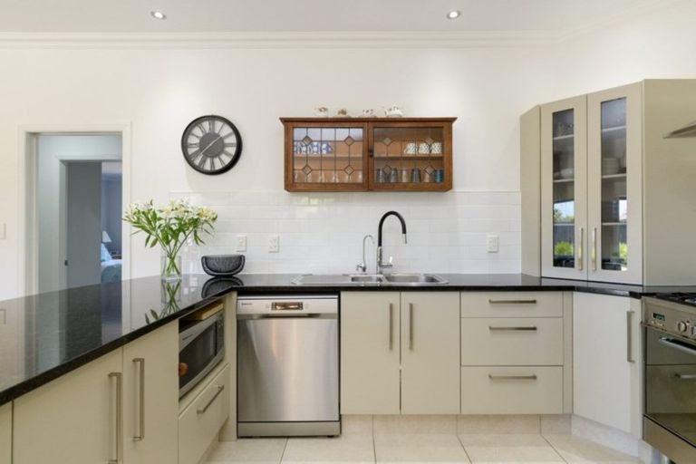 Photo of property in 21 Excelsa Place, Papamoa Beach, Papamoa, 3118